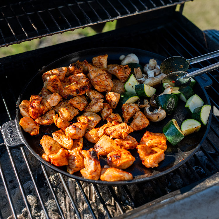 Gjutjärnspanna till grillen